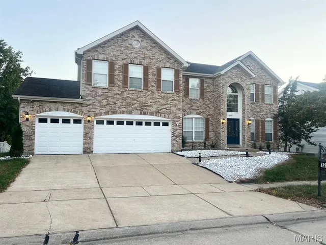$776,000 | 13232 Dartagnan Court, Creve Coeur, MO 63141