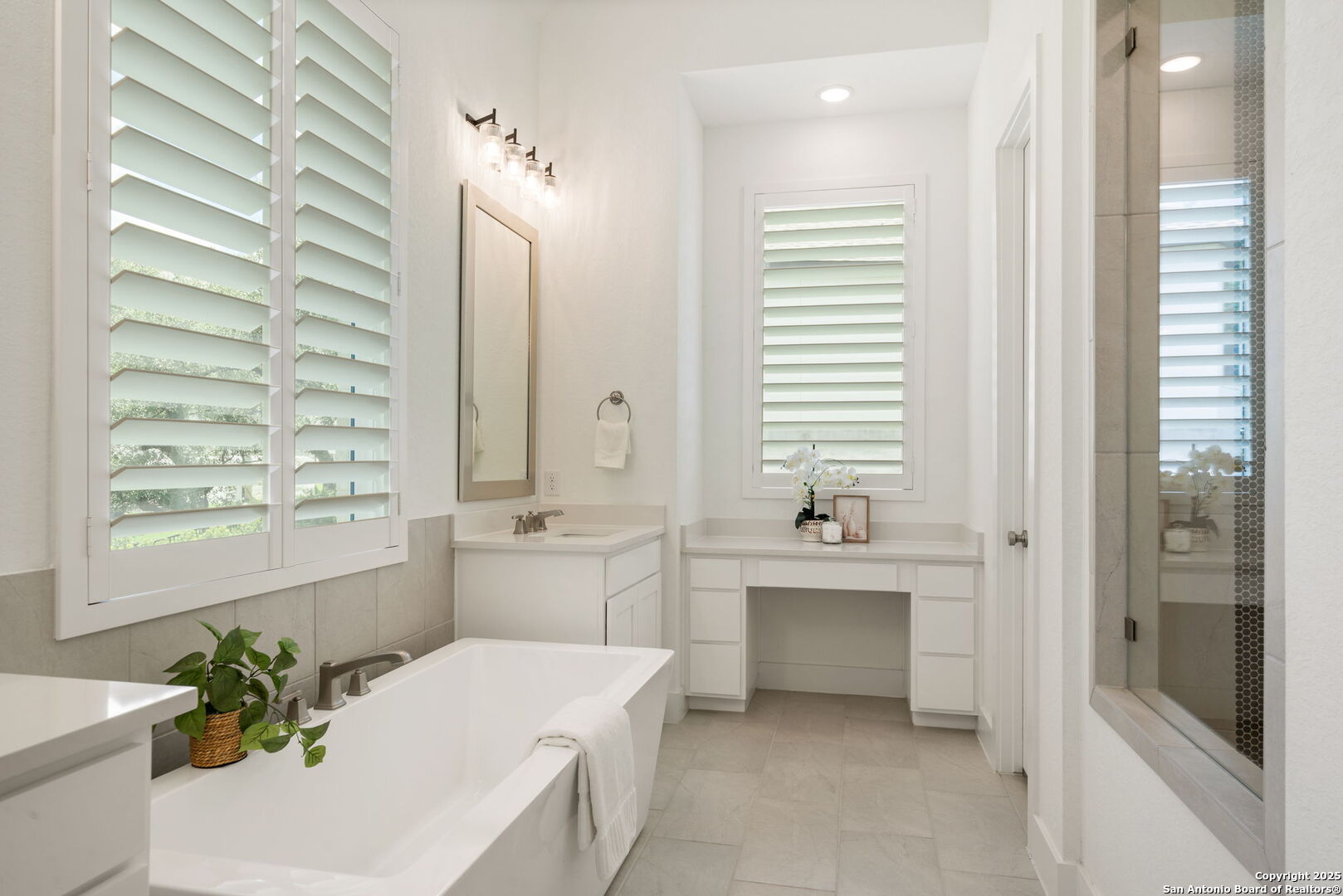 220 Corazon Boerne, TX 78006 - Photo 20 of 50 a bathroom with a sink a bathtub a mirror and a shower