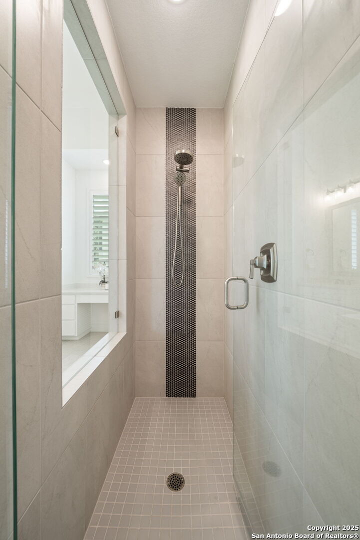 220 Corazon Boerne, TX 78006 - Photo 22 of 50 a bathroom with a shower