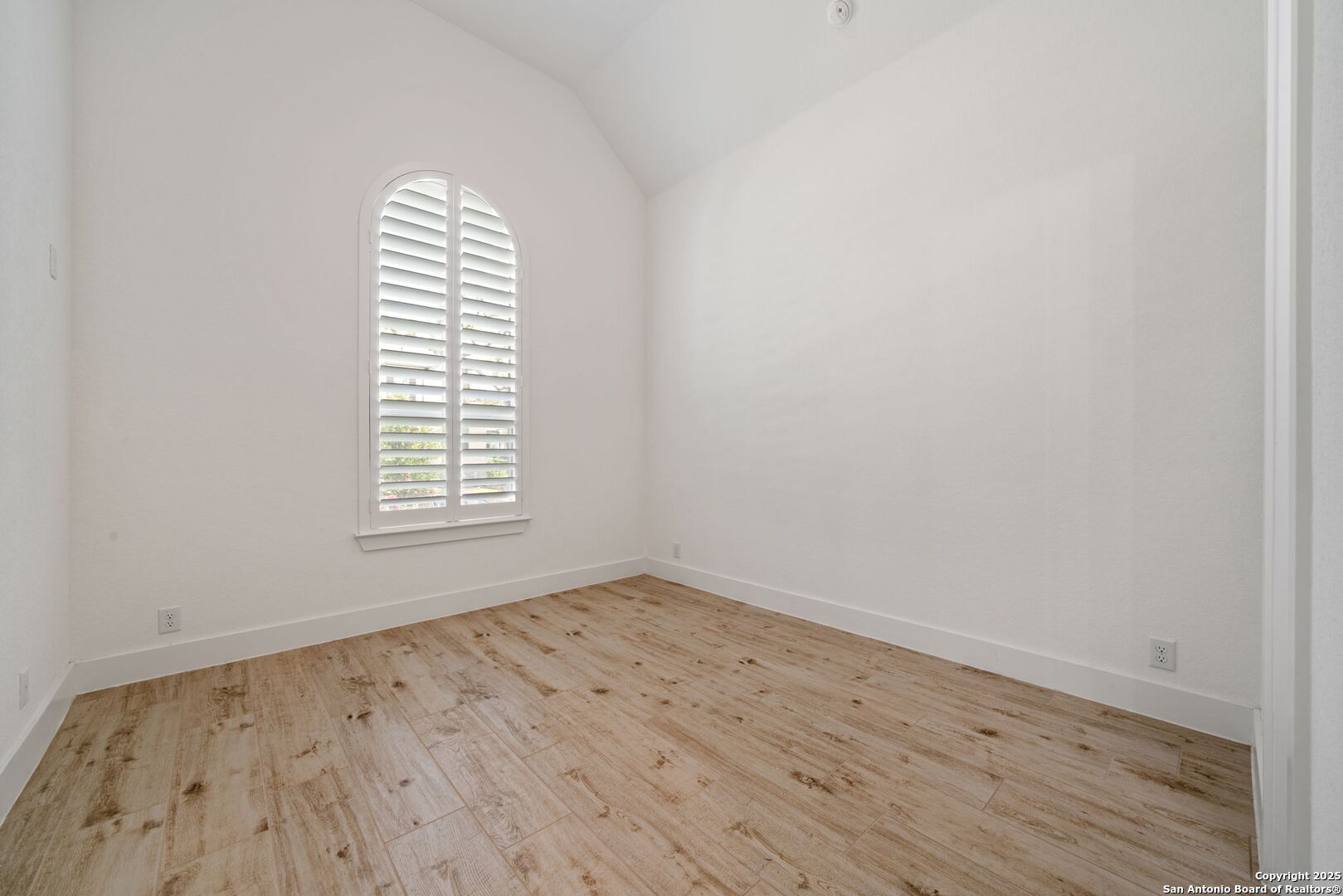 220 Corazon Boerne, TX 78006 - Photo 30 of 50 an empty room with wooden floor and windows