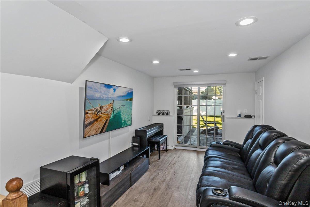 12 Julliard Drive Plainview, NY 11803 - Photo 14 of 23