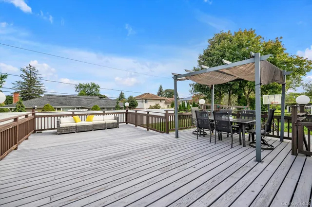 $918,000 | 12 Julliard Drive, Plainview, NY 11803