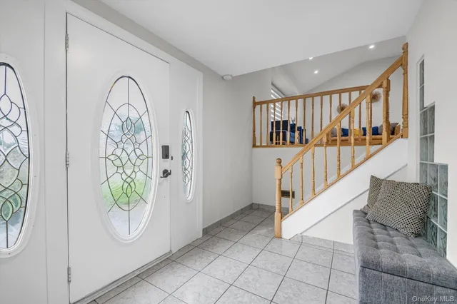 $918,000 | 12 Julliard Drive, Plainview, NY 11803