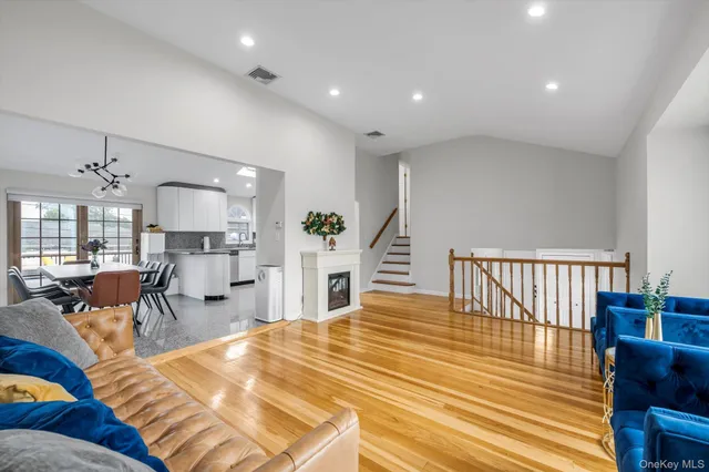 $918,000 | 12 Julliard Drive, Plainview, NY 11803