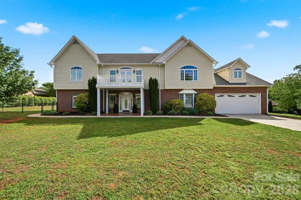 $599,900 | 1360 Sweetbriar Lane, Hickory, NC 28602