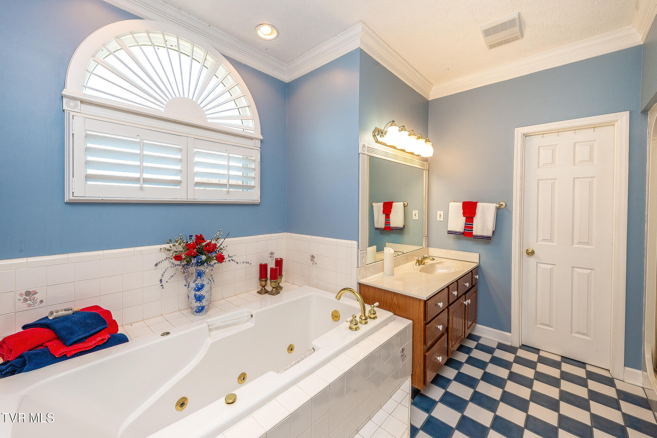 1091 Haynes Valley Road Gate City, VA 24251 - Photo 40 of 84 primary bathroom