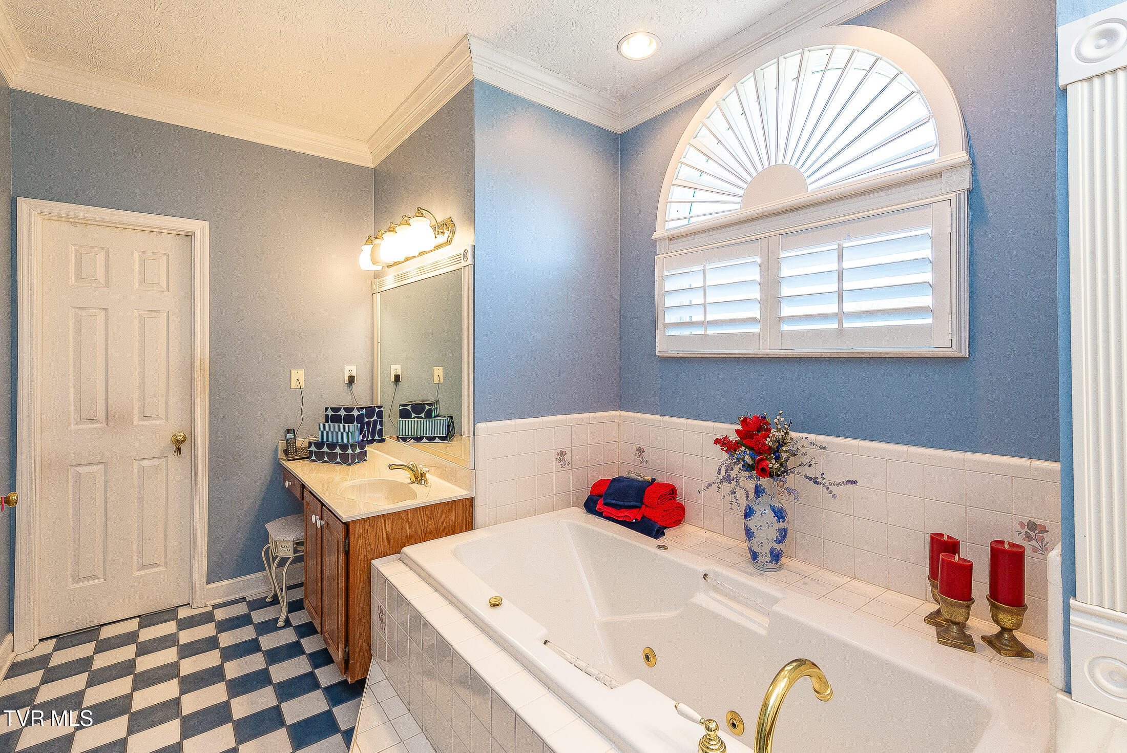 1091 Haynes Valley Road Gate City, VA 24251 - Photo 41 of 84 primary bathroom