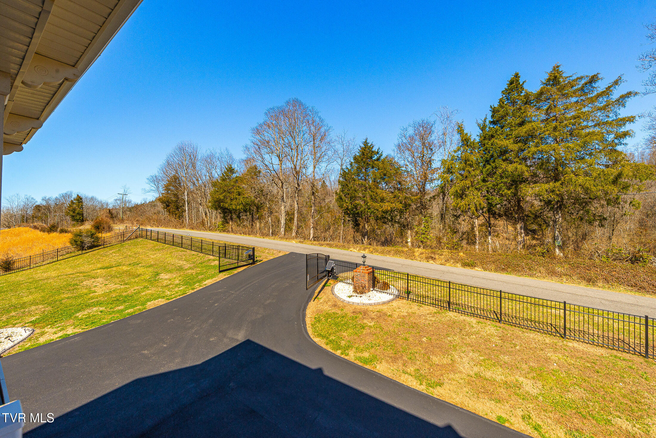 1091 Haynes Valley Road Gate City, VA 24251 - Photo 74 of 84 porch view