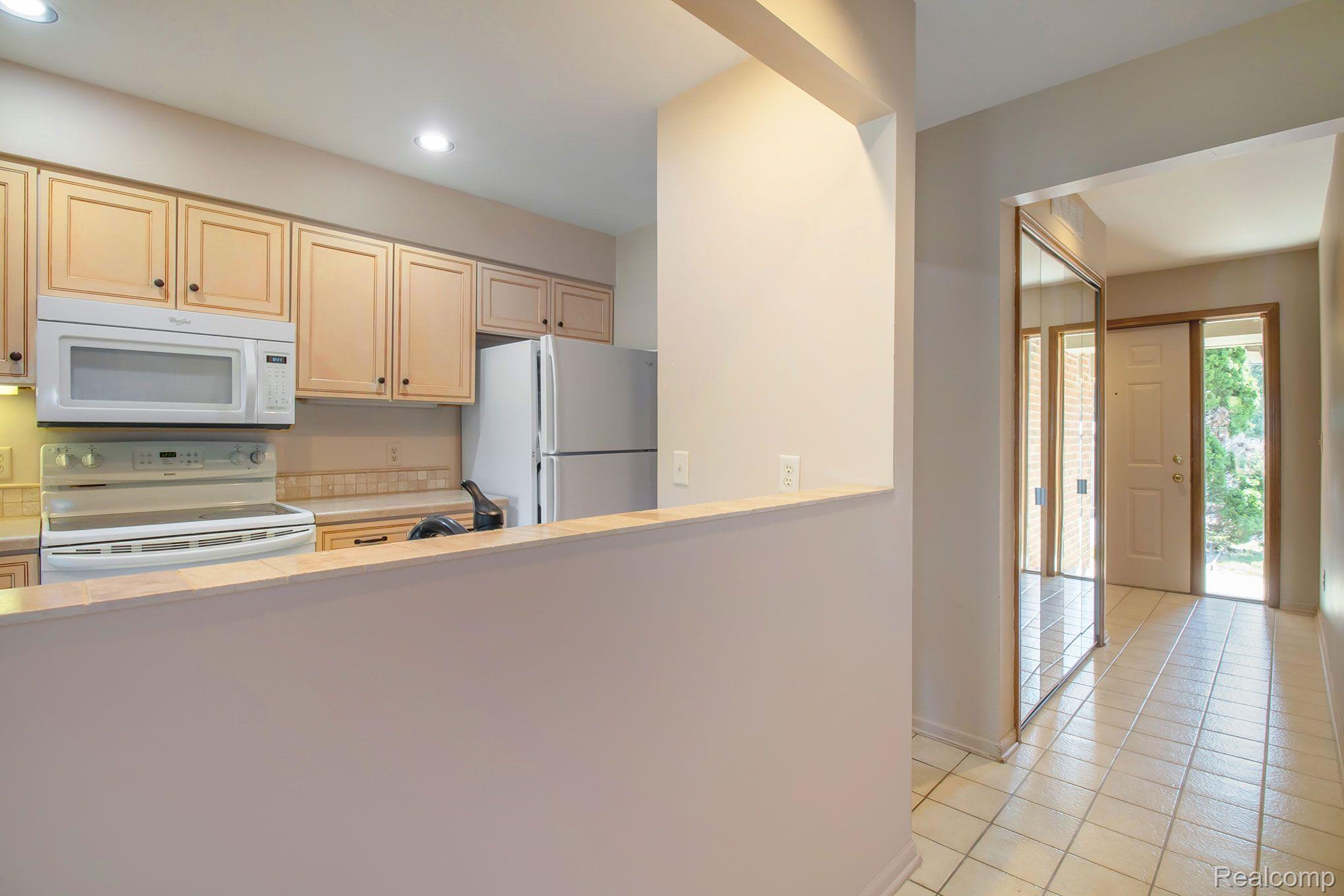 2210 Bowles Street Fenton, MI 48430 - Photo 15 of 33 Entry hall leading to kitchen, 1/2 bath & laundry