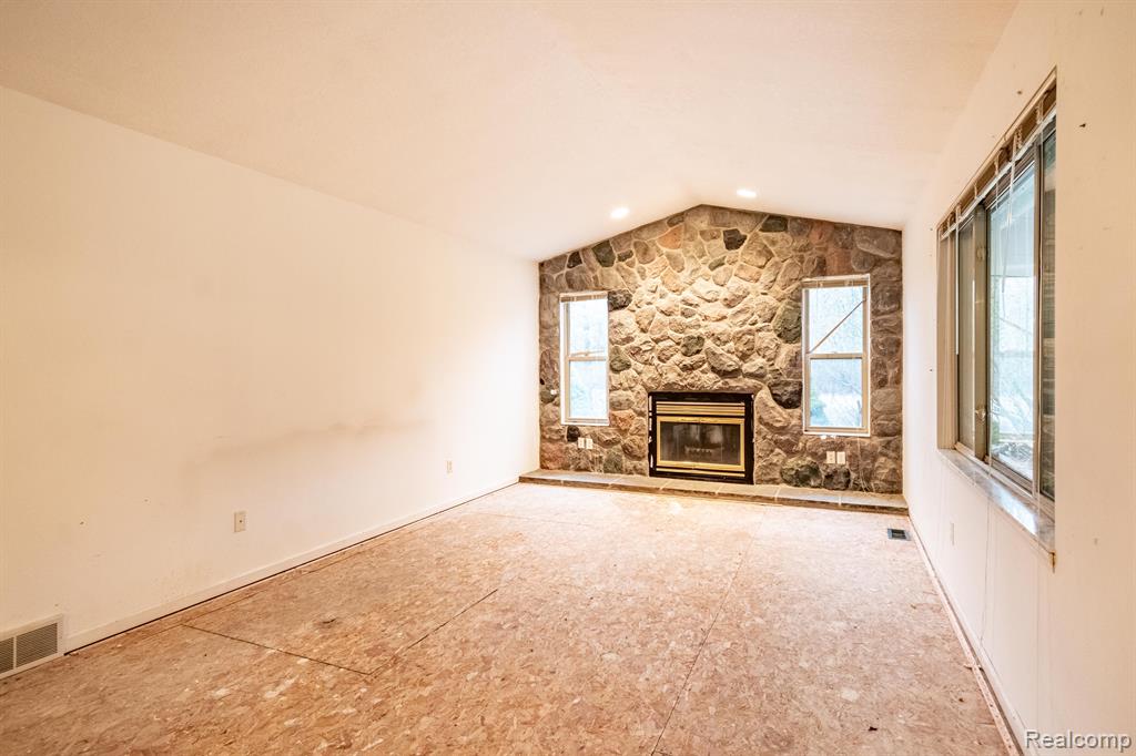 25320 Bernadine Road New Boston, MI 48164 - Photo 14 of 43 Gallery Image 14