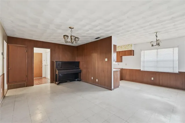 a view of a livingroom with furniture