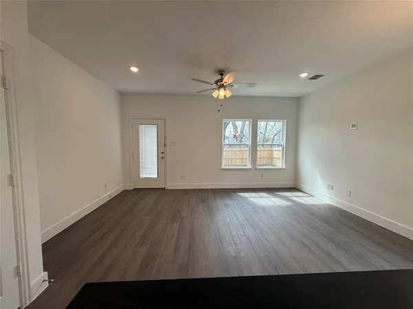 $1,500 | 412 East 7th Street, Unit 2, Bonham, TX 75418