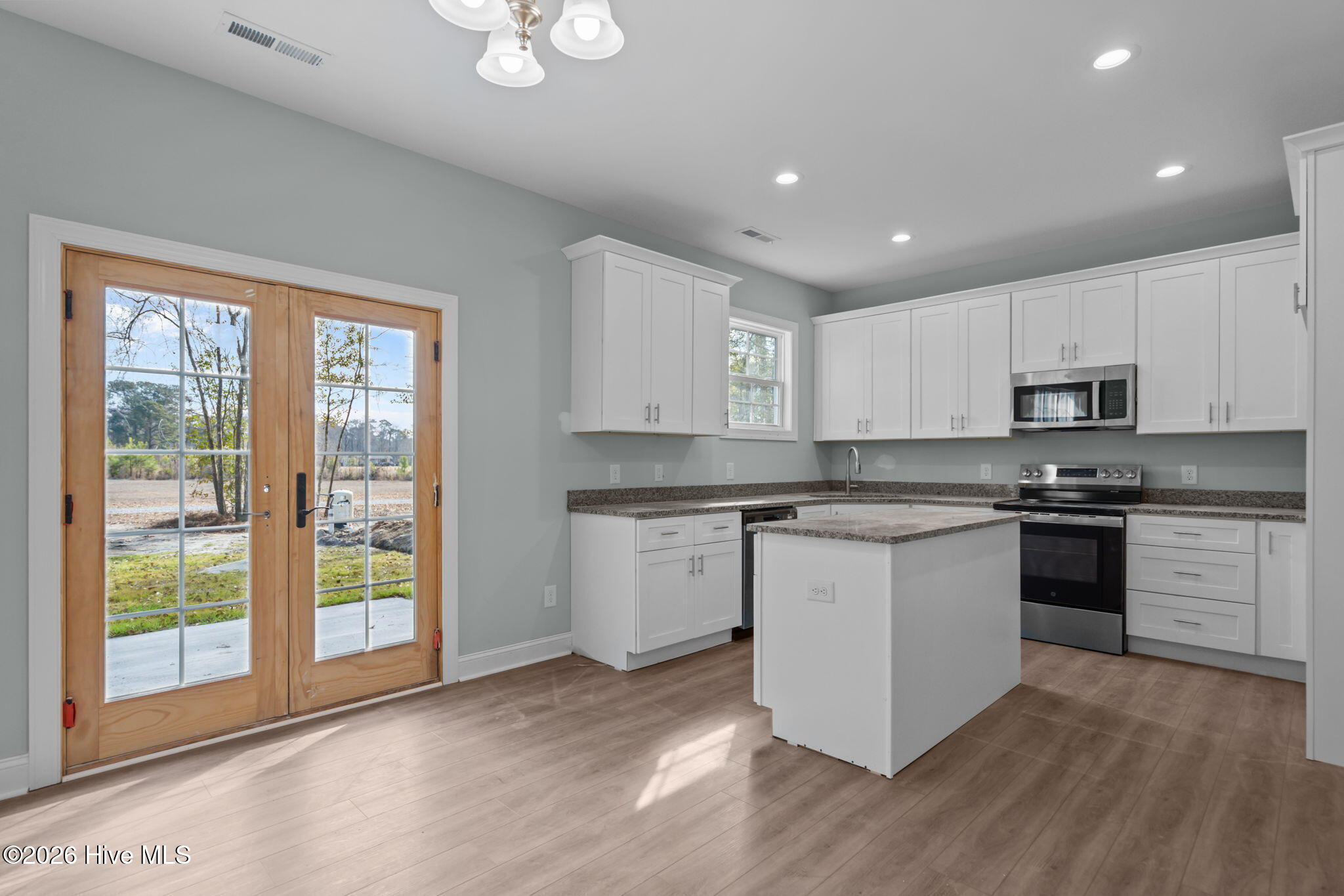 7206 Sloop Lane Southeast Leland, NC 28451 - Photo 3 of 10 9-web-or-mls-DSC07242