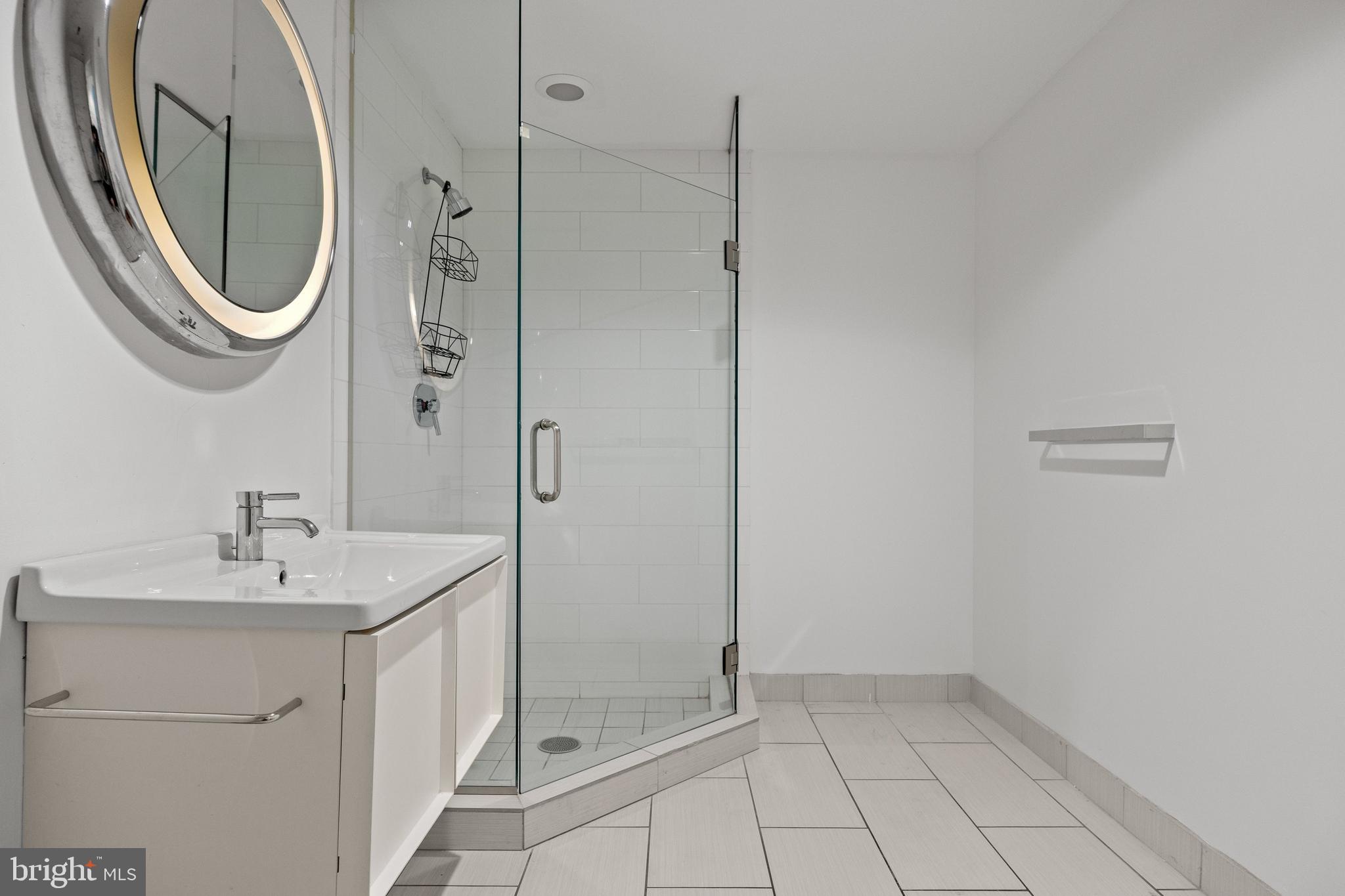 122 New Street, Unit 2C Philadelphia, PA 19106 - Photo 18 of 23 2nd Bathroom