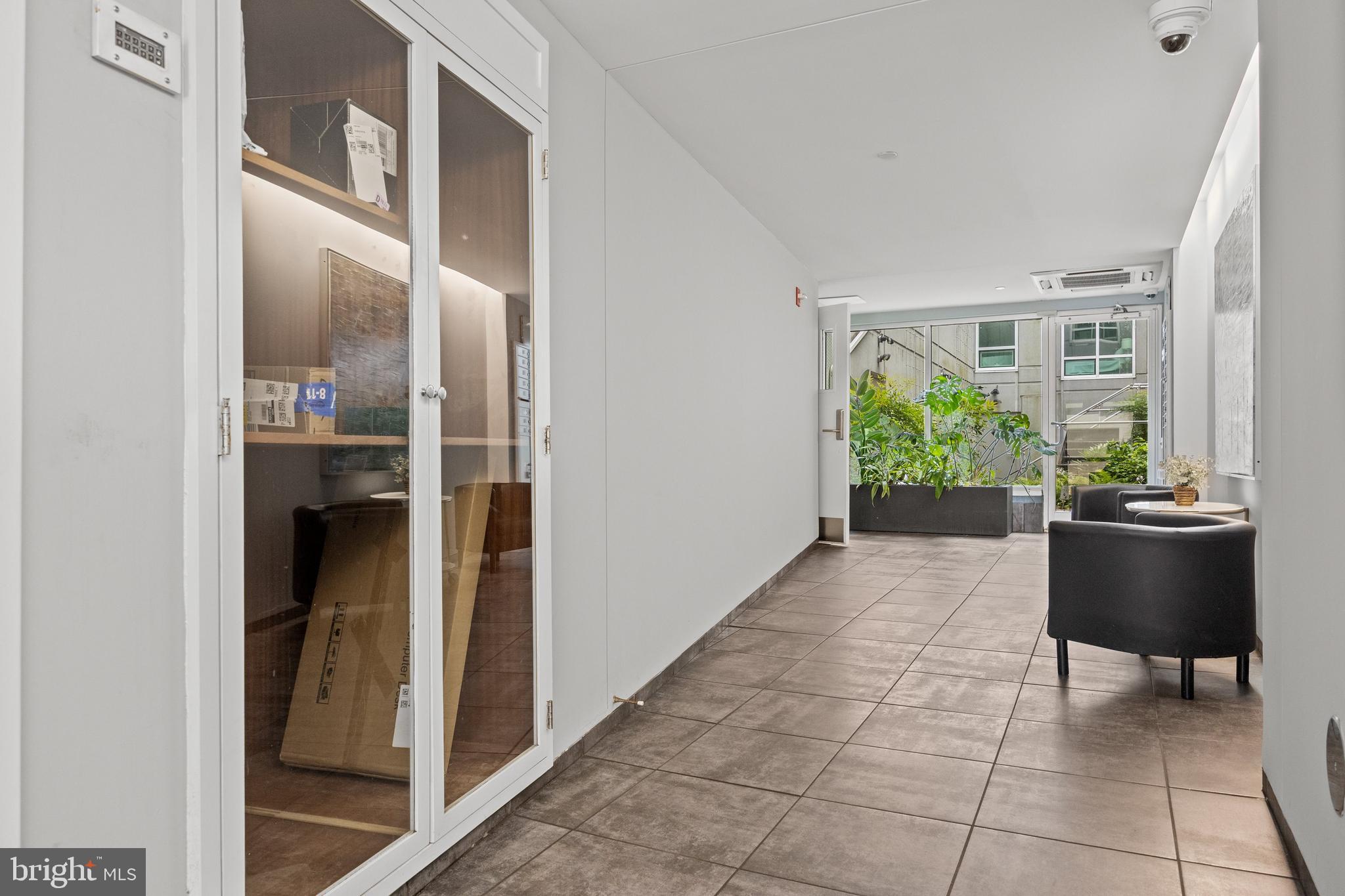 122 New Street, Unit 2C Philadelphia, PA 19106 - Photo 21 of 23 Main Lobby/Package Room