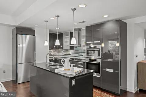 $615,000 | 122 New Street, Unit 2C, Philadelphia, PA 19106