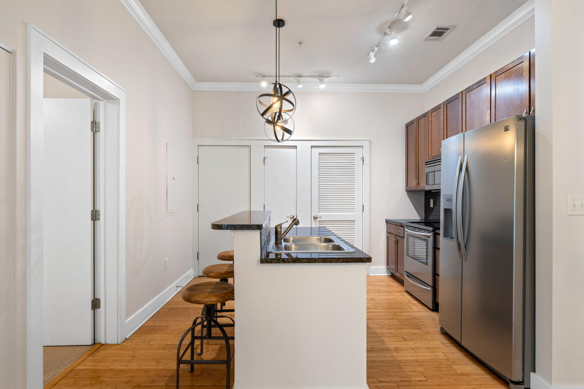 129 Walnut Street, Unit 304 Chattanooga, TN 37403 - Photo 2 of 40 19-web-or-mls-DSC_0223