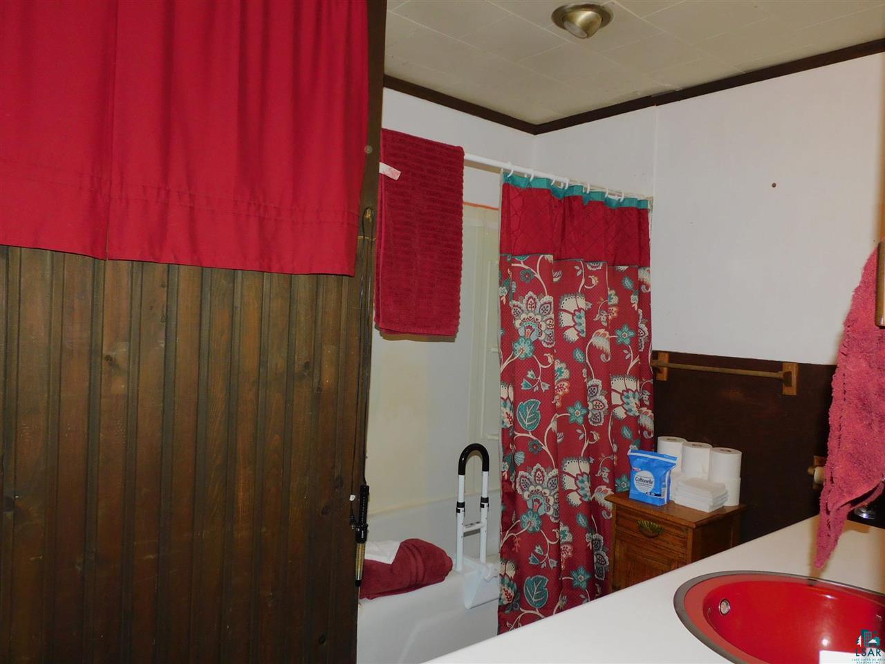 33085 Burlager Road Washburn, WI 54891 - Photo 24 of 31 Full bathtub