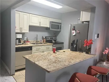 $211,000 | 318 Lake Marina Avenue, Unit 218, New Orleans, LA 70124