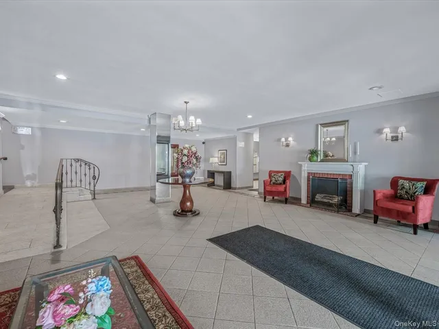 $238,000 | 241-20 Northern Boulevard, Unit 6M | Douglaston