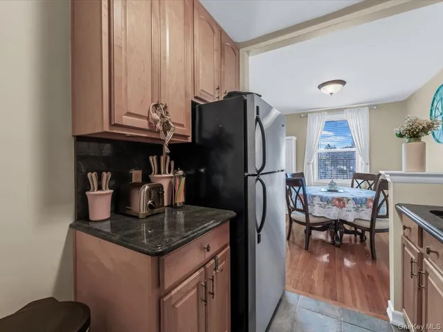 $238,000 | 241-20 Northern Boulevard, Unit 6M | Douglaston
