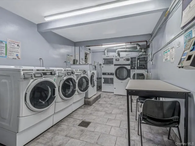 $238,000 | 241-20 Northern Boulevard, Unit 6M | Douglaston