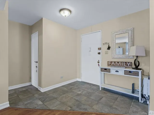 $238,000 | 241-20 Northern Boulevard, Unit 6M | Douglaston