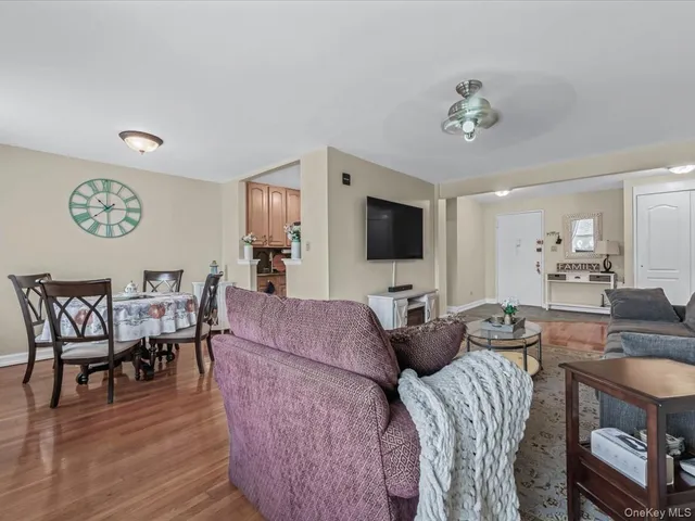 $238,000 | 241-20 Northern Boulevard, Unit 6M | Douglaston