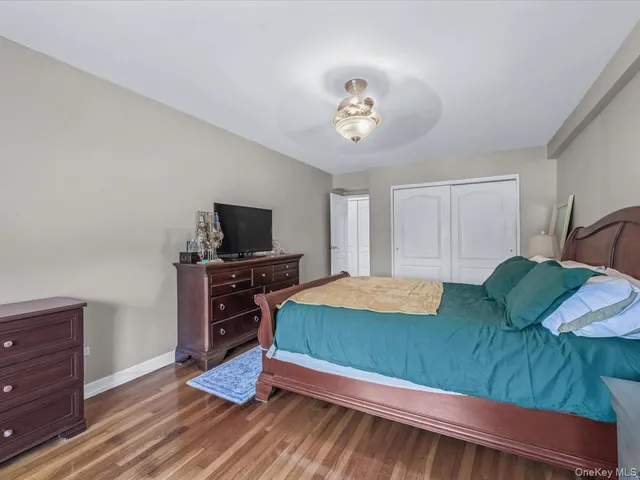 $238,000 | 241-20 Northern Boulevard, Unit 6M | Douglaston