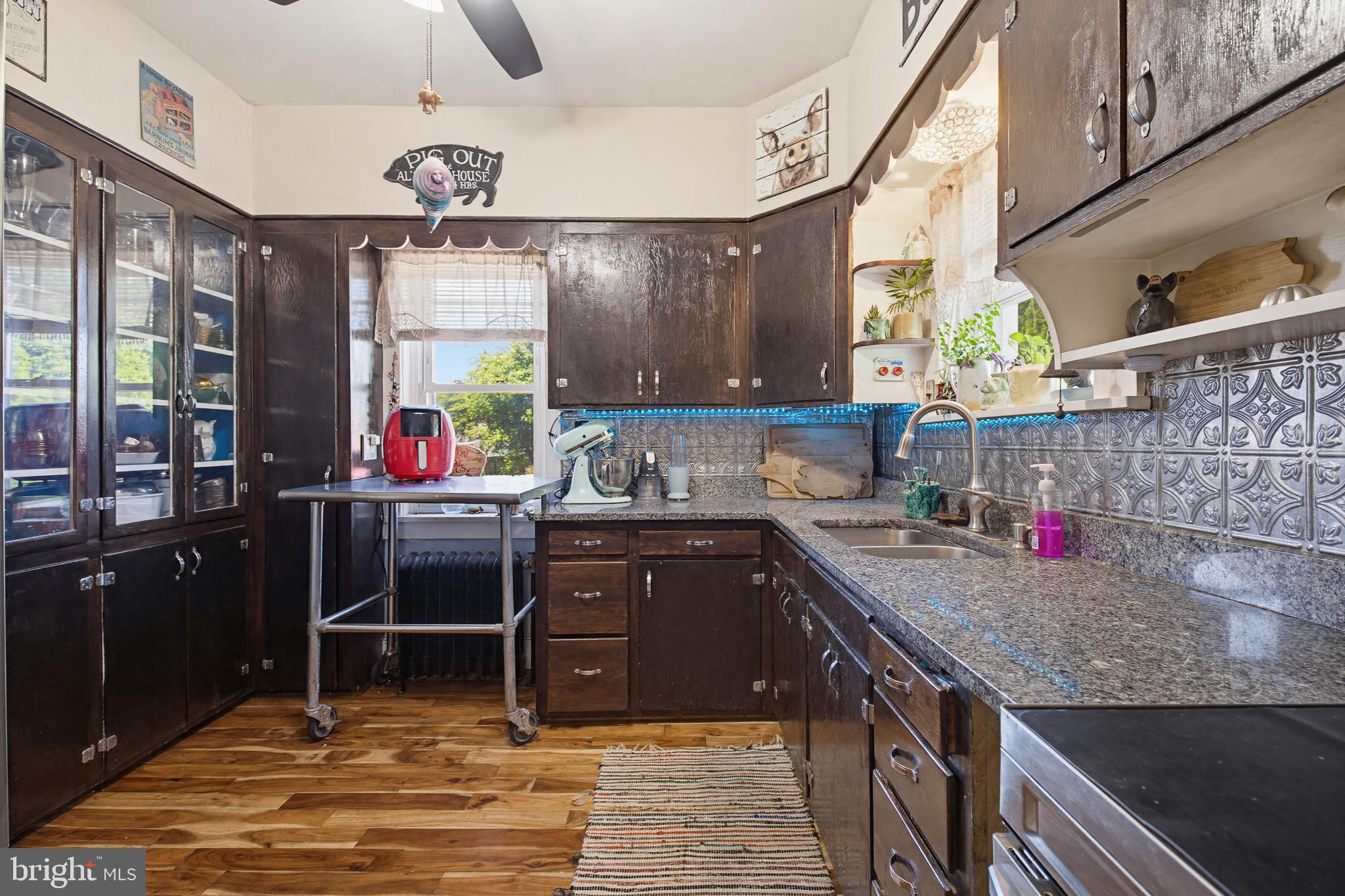 306 East High Street Manheim, PA 17545 - Photo 5 of 20 Granite Country Kitchen
