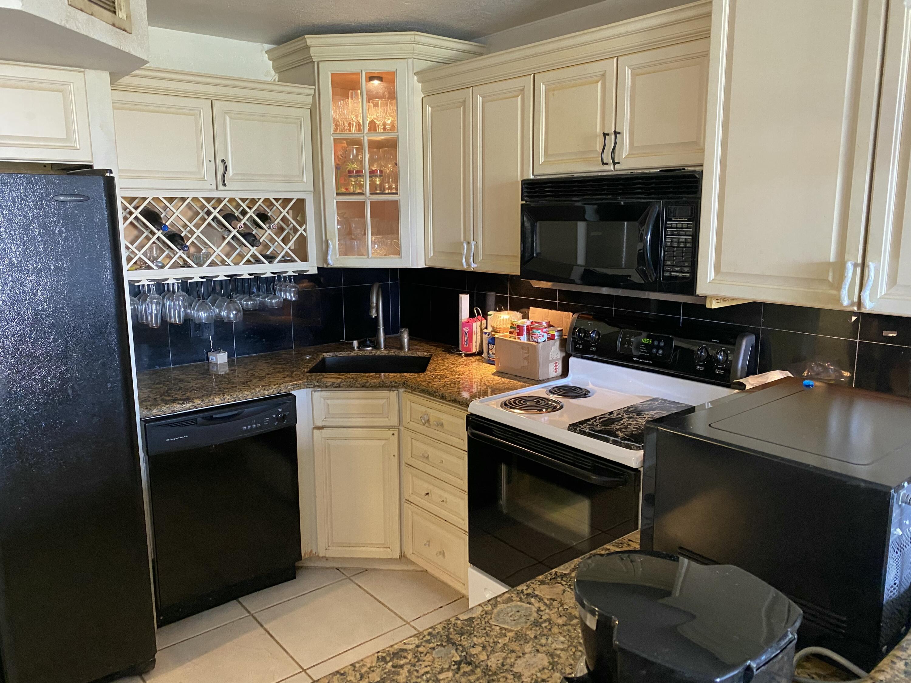 755 Dotterel Road, Unit 1304 Delray Beach, FL 33444 - Photo 6 of 21 Kitchen