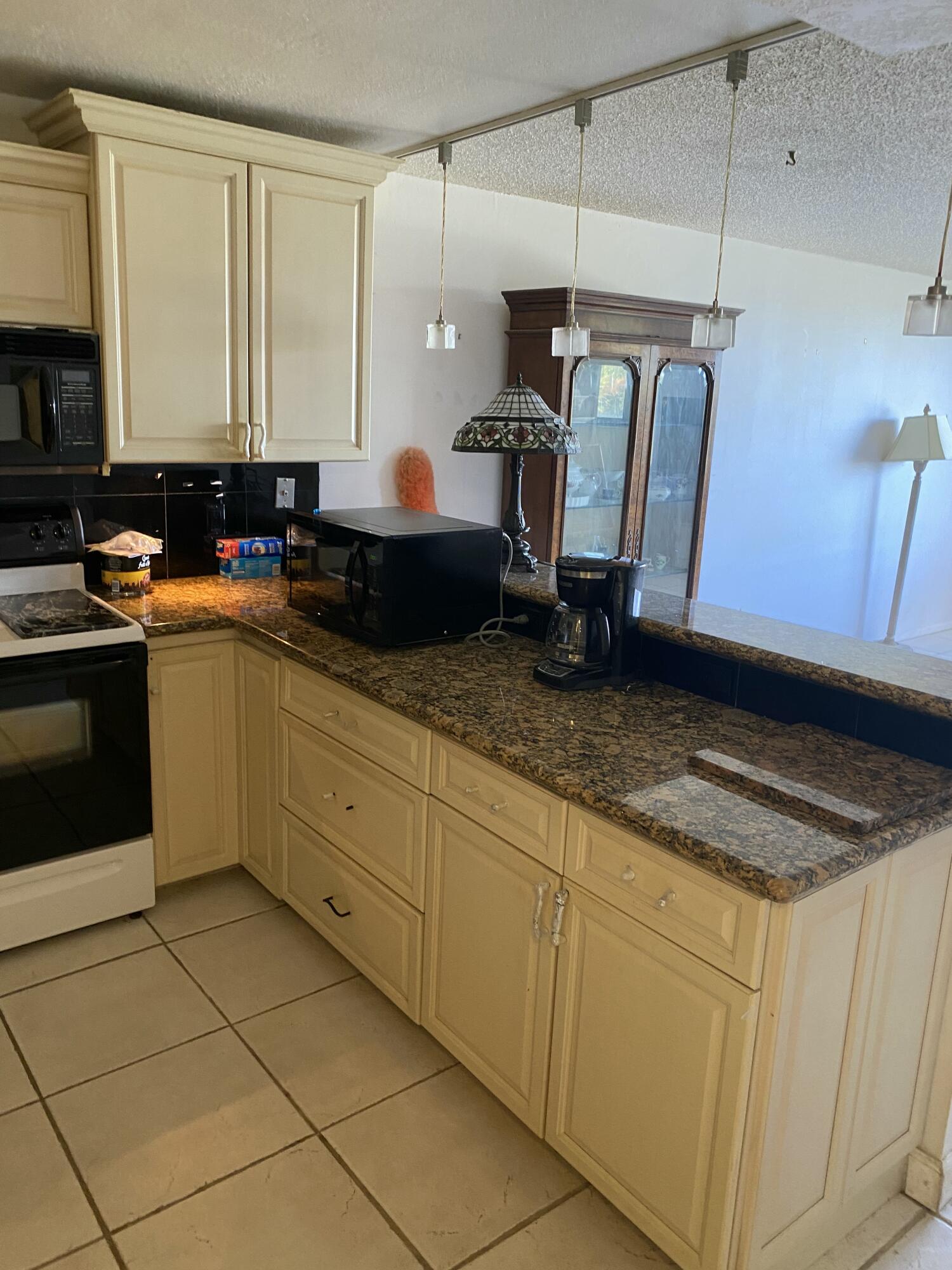 755 Dotterel Road, Unit 1304 Delray Beach, FL 33444 - Photo 7 of 21 Breakfast bar