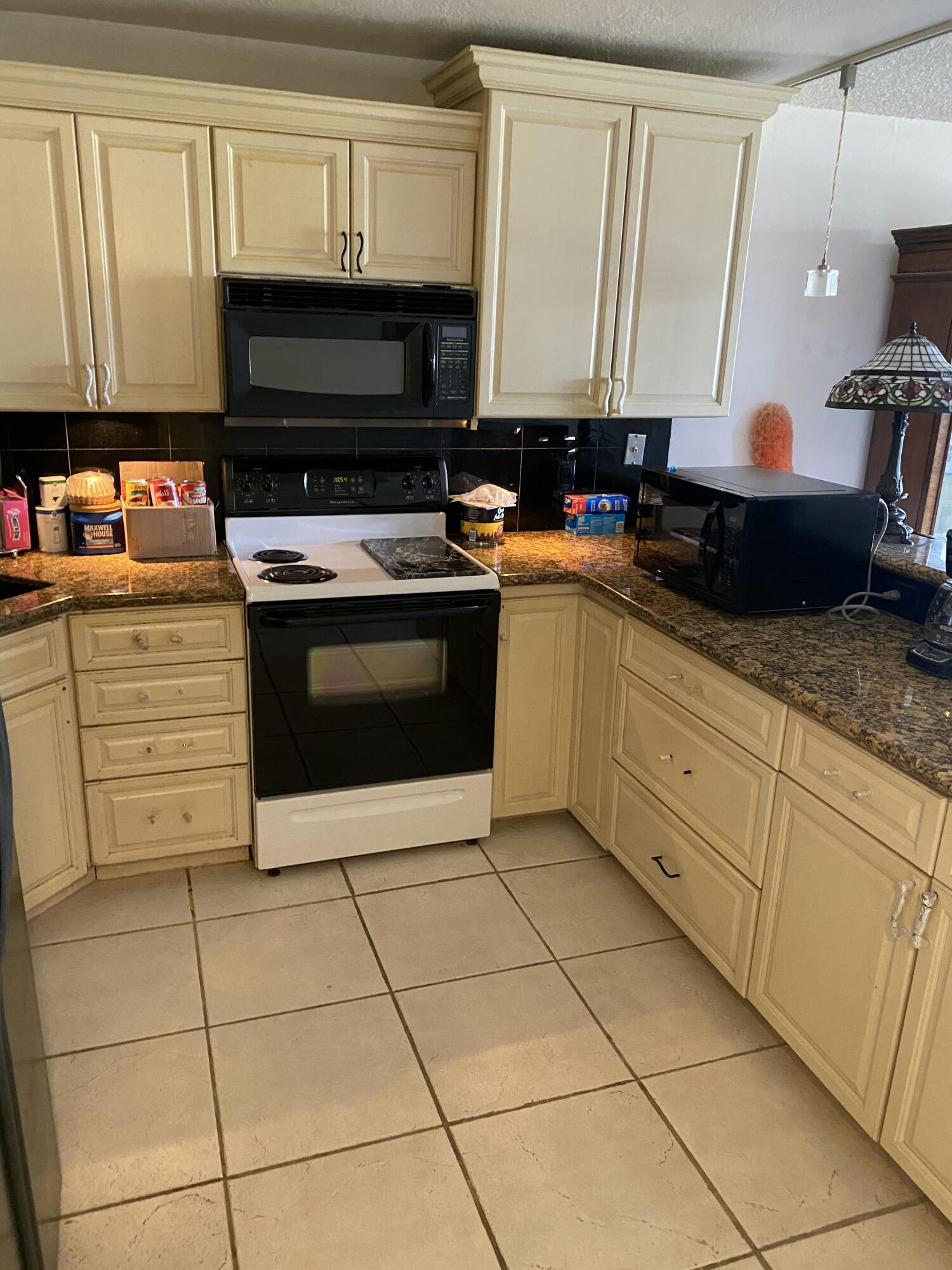 755 Dotterel Road, Unit 1304 Delray Beach, FL 33444 - Photo 10 of 21 Kitchen
