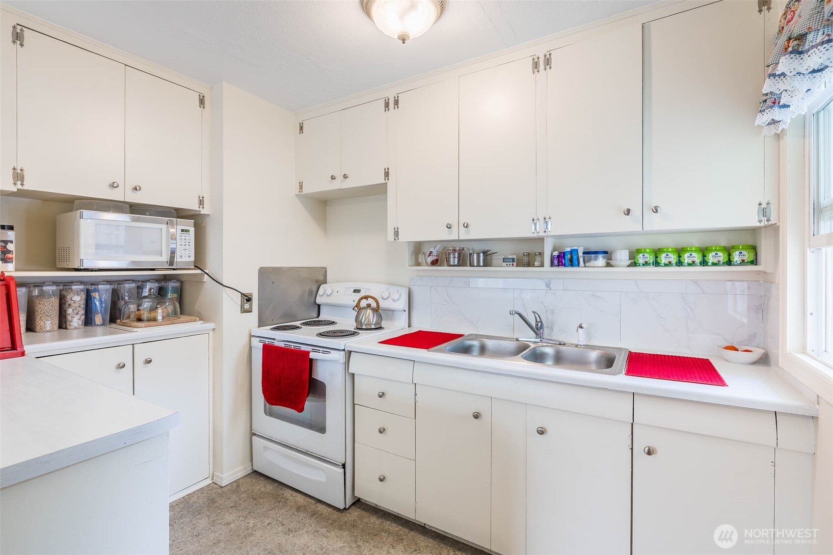 2703 Maple Street Bremerton, WA 98310 - Photo 9 of 28 Gallery Image 9