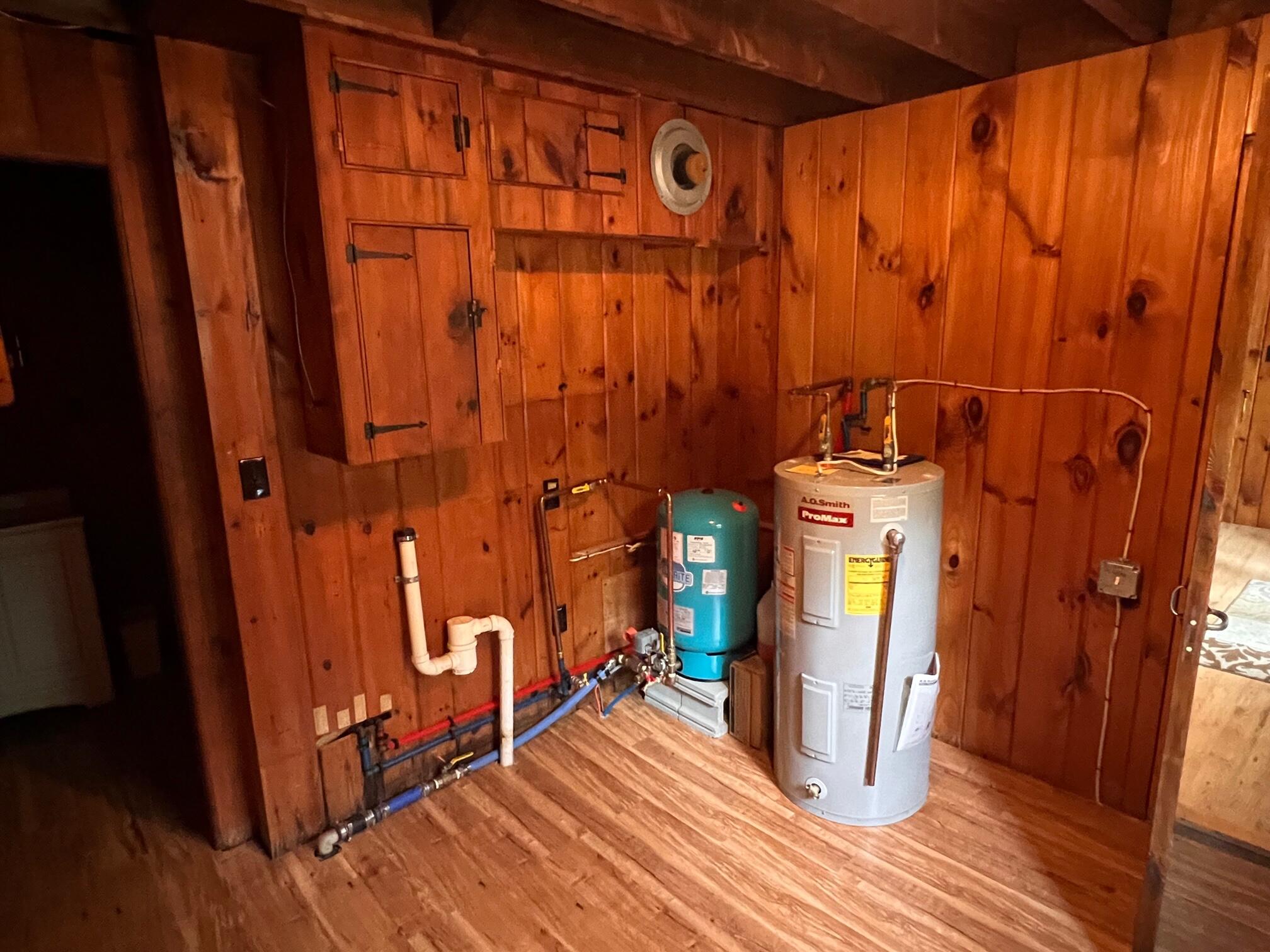 8 Memory Lane Oxford, ME 04270 - Photo 13 of 36 Utility room w Laundry hookup