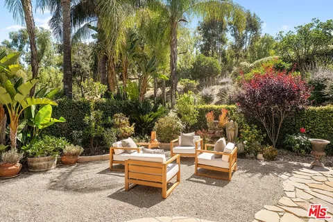 $1,369,000 | 350 Anzio Way, Oak Park, CA 91377