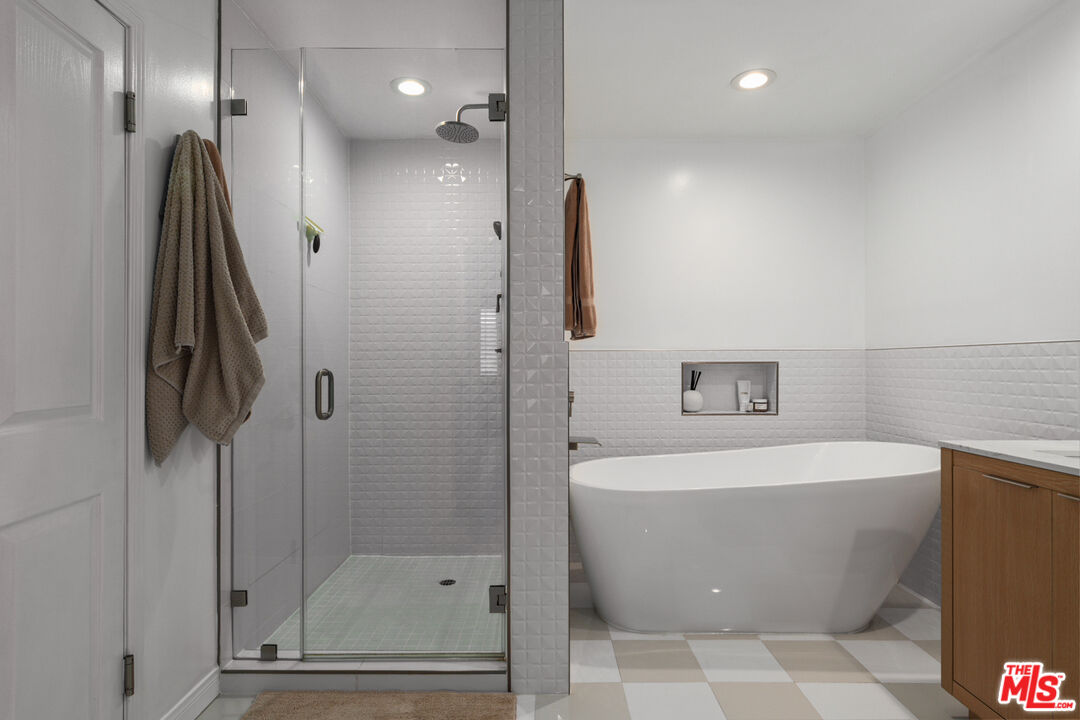 11740 Sunset Boulevard, Unit 14 Los Angeles, CA 90049 - Photo 41 of 44