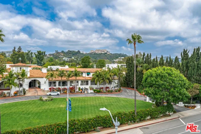 $1,349,000 | 11740 Sunset Boulevard, Unit 14, Los Angeles, CA 90049