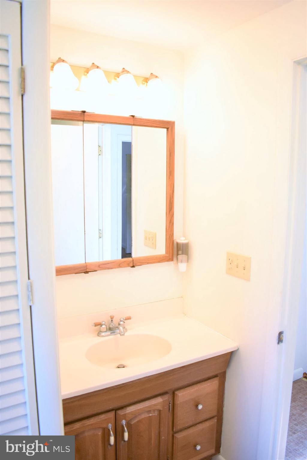 5934 Bartonsville Road Frederick, MD 21704 - Photo 14 of 23 2nd Level Full Bath