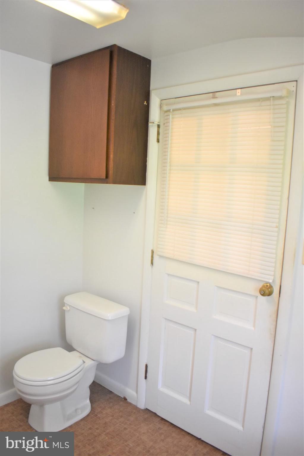 5934 Bartonsville Road Frederick, MD 21704 - Photo 10 of 23 Main Level 1/2 Bath
