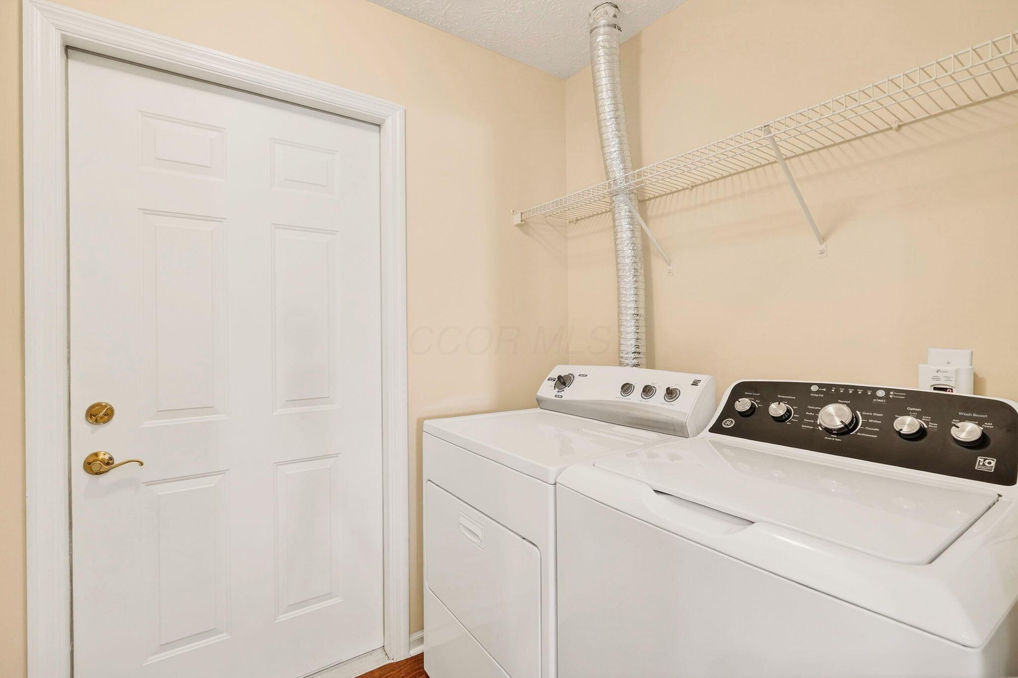 3731 Stoneway Point Powell, OH 43065 - Photo 38 of 47 Laundry room with washer & dryer