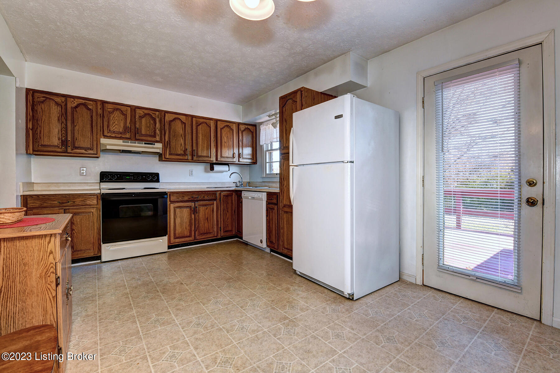 9412 Fairground Road Louisville, KY 40291 - Photo 7 of 21 fairground rd by Craig W Davis 0008