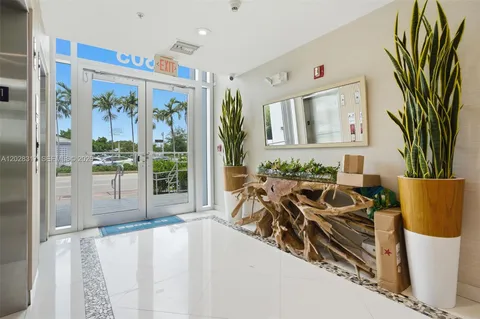 $549,000 | 6305 Indian Creek Drive, Unit 5D, Miami Beach, FL 33141