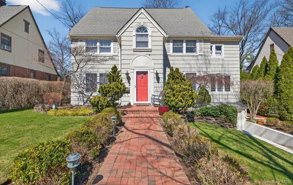 $1,599,999 | 7 Grace Court North, Great Neck, NY 11021