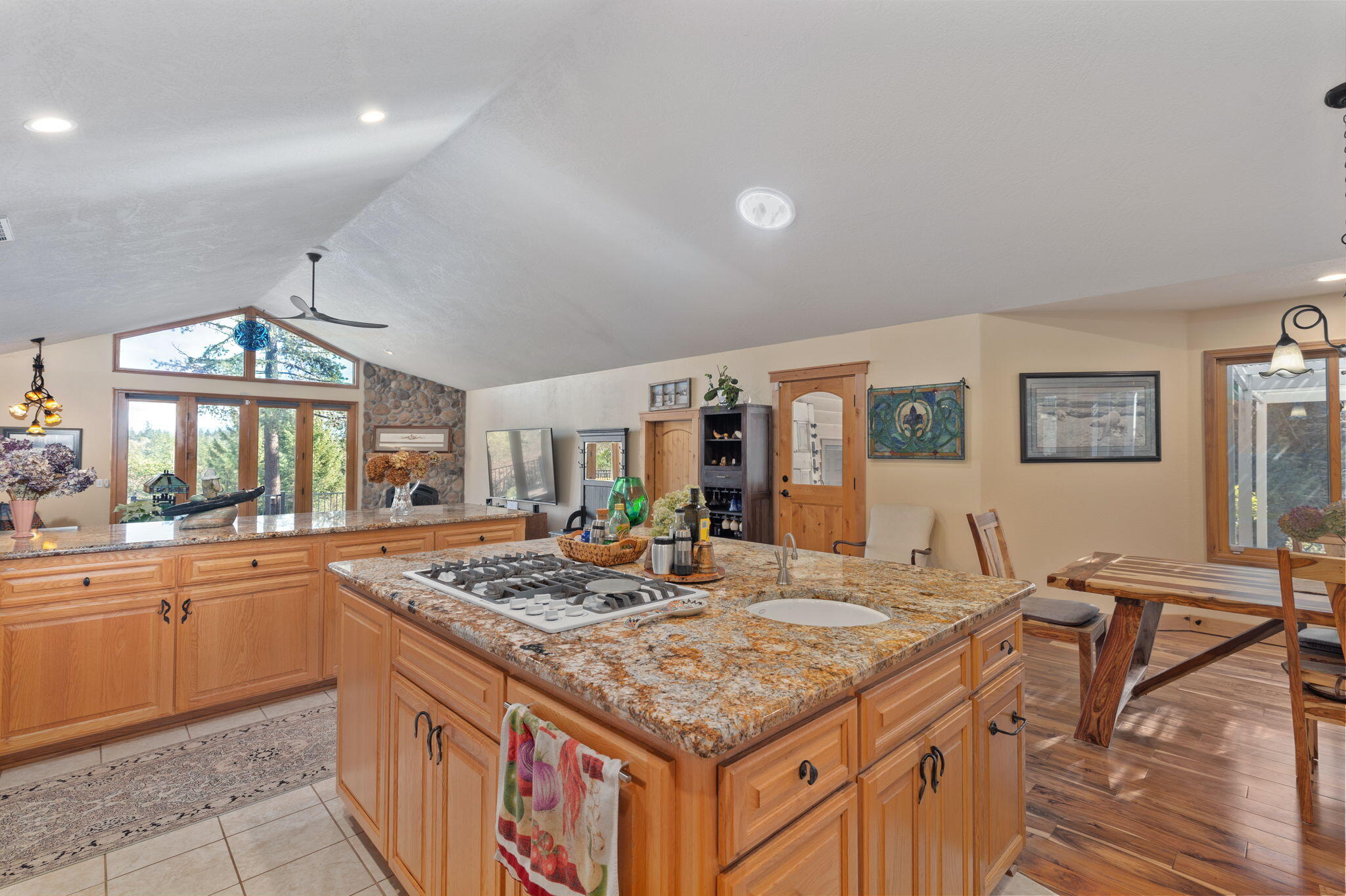 521 Seclusion Loop Grants Pass, OR 97526 - Photo 18 of 93 30-web-or-mls-521-seclusion-loop