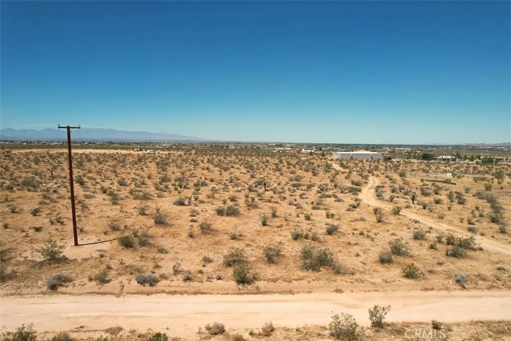 38 Japatul Road Apple Valley, CA 92307 - Photo 2 of 19 a view of a dry yard with wooden floor
