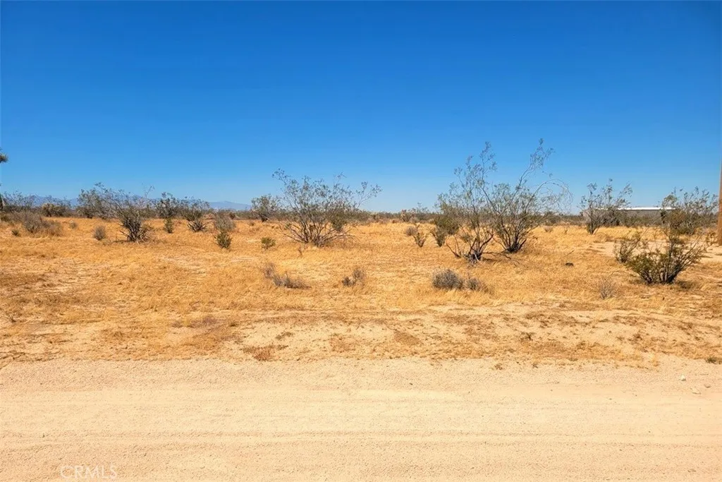 38 Japatul Road Apple Valley, CA 92307 - Photo 3 of 19 a view of ocean view