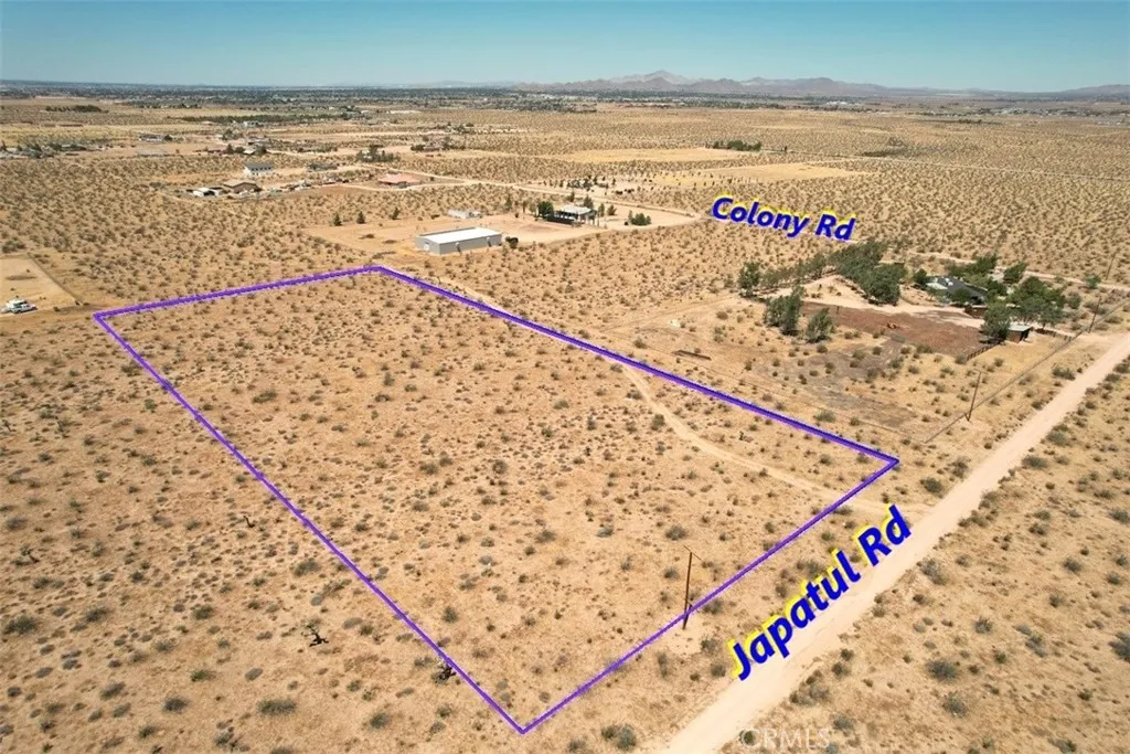 38 Japatul Road Apple Valley, CA 92307 - Photo 4 of 19 a view of an ocean beach