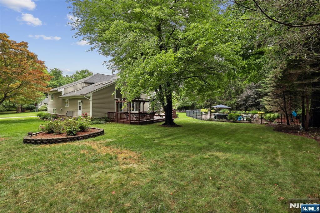 10 Arcadia Road Woodcliff Lake, NJ 07677 - Photo 30 of 33
