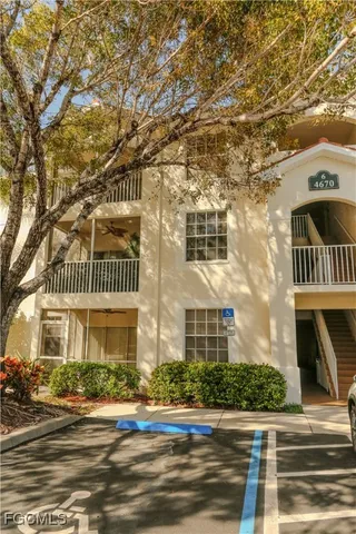 $1,999 | 4670 St Croix Lane, Unit 618, Naples, FL 34109